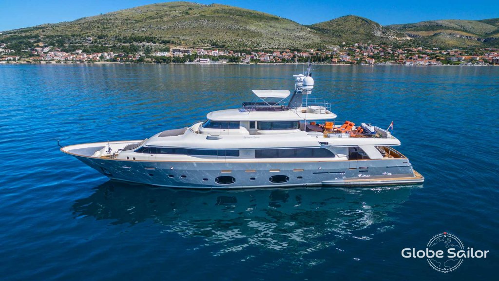 Luksusowy Jacht Navetta 33 Custom Line