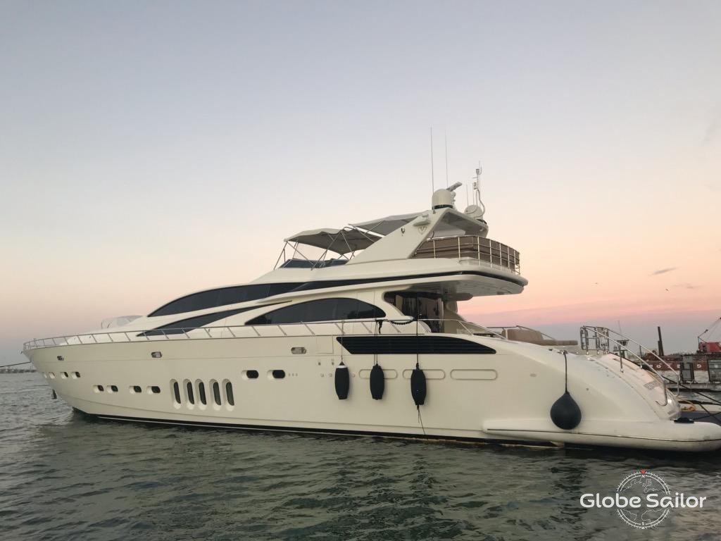Luxury Yacht Leopard 32 ARNO