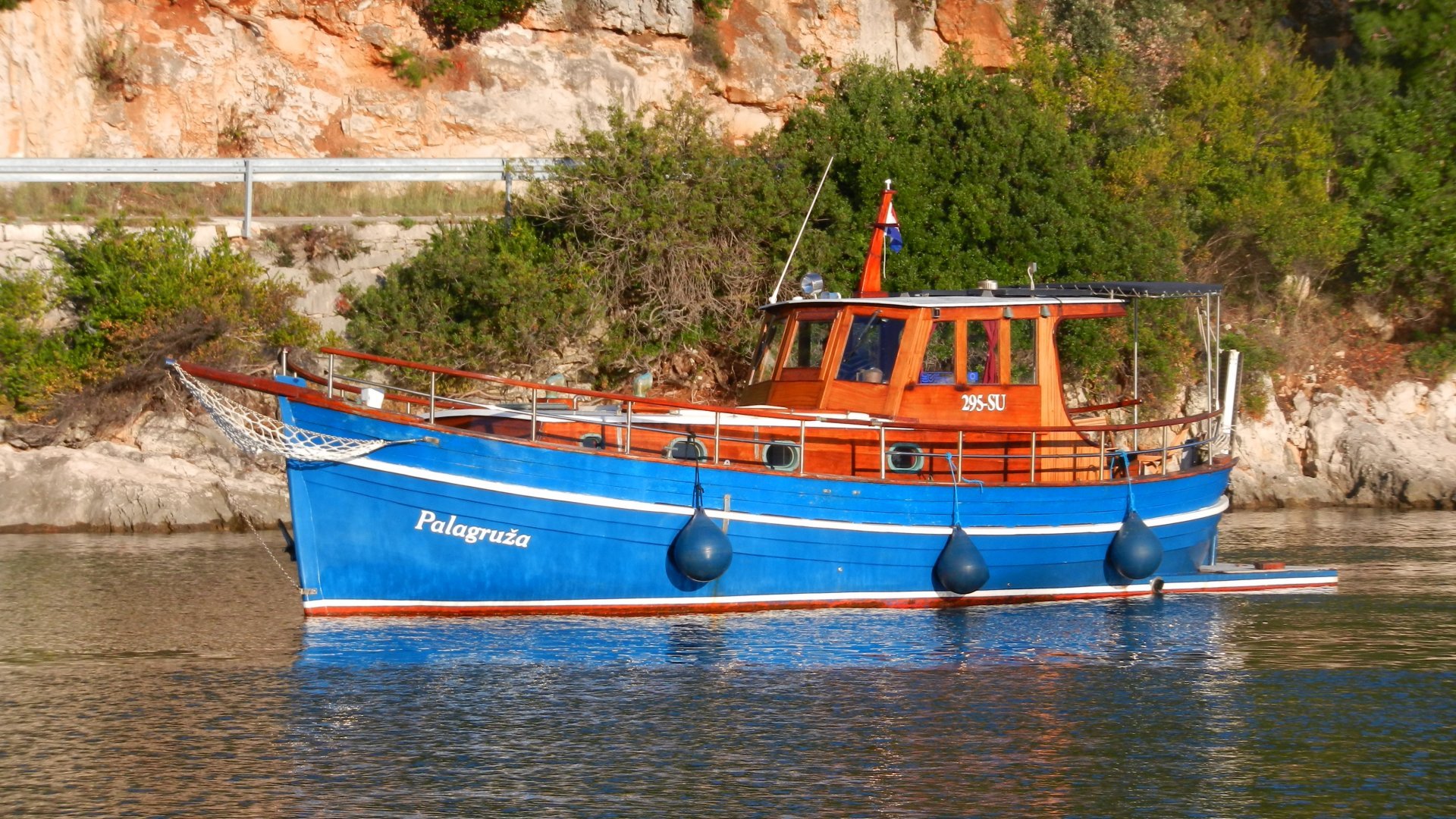 Barco a motor Palagruža