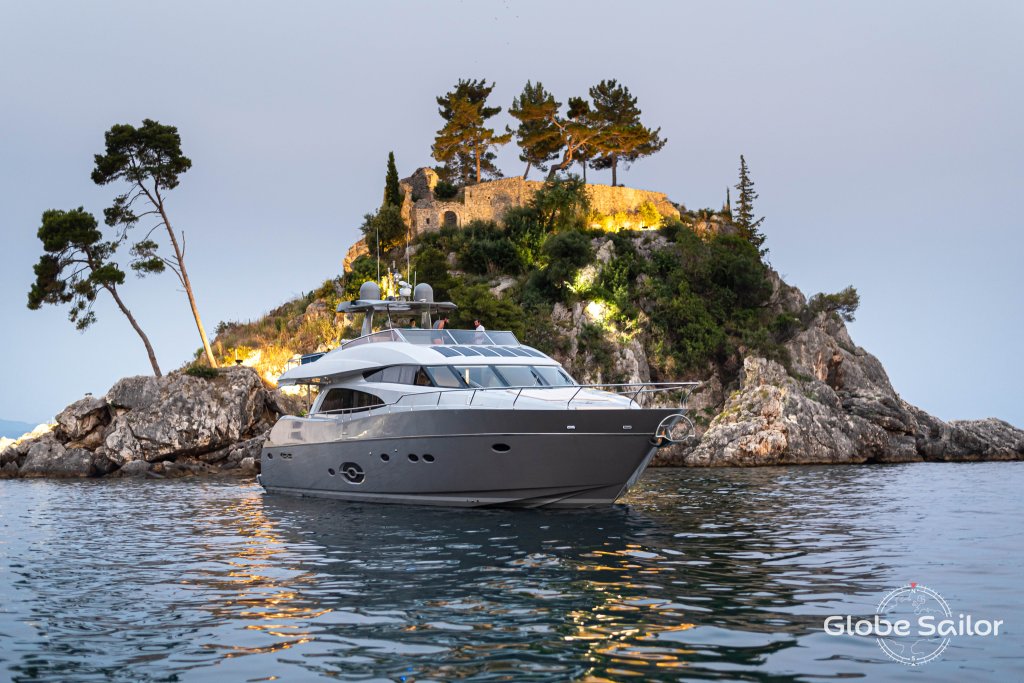 Luxury Yacht Royal Denship 85