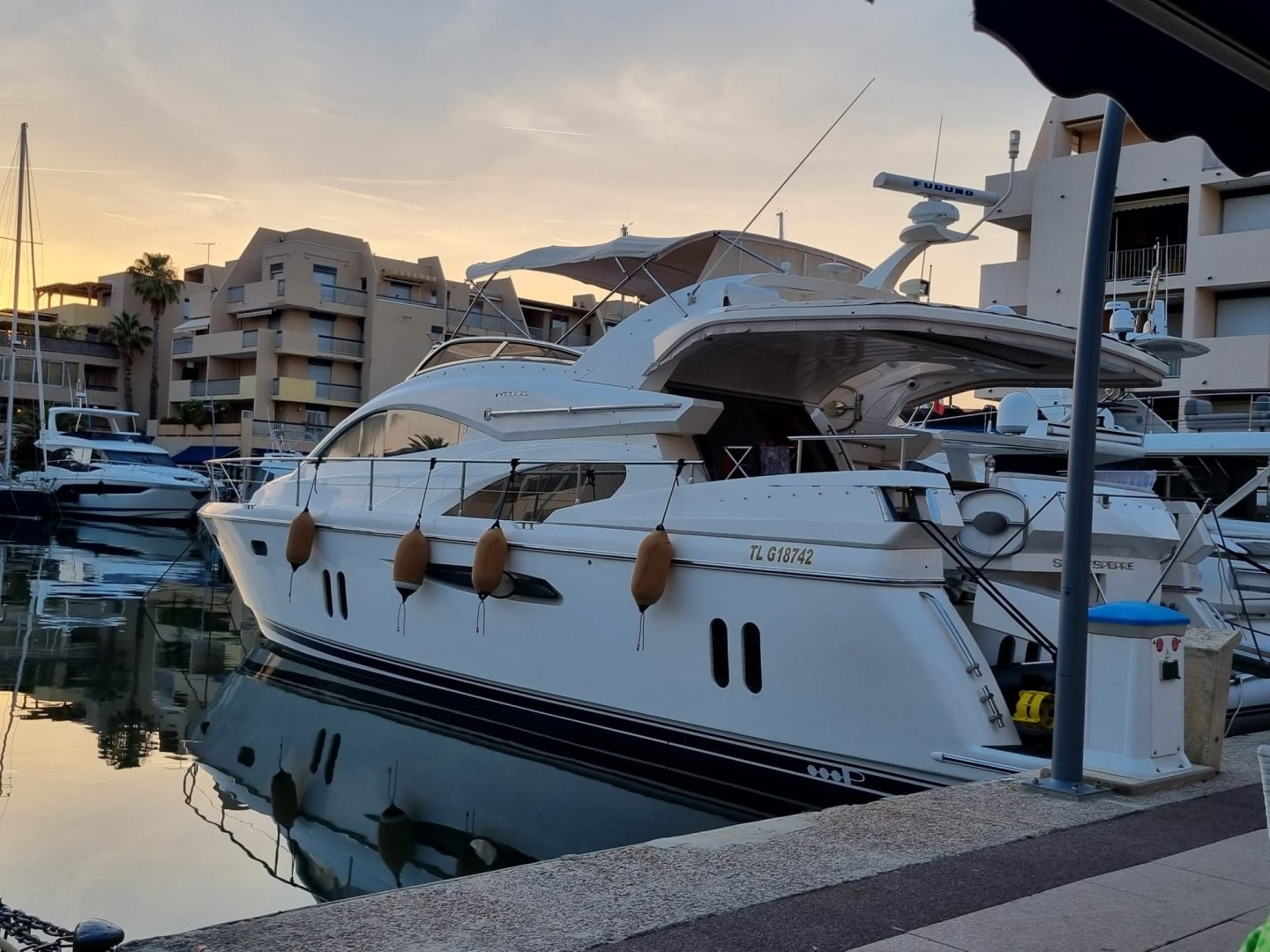 Luxury Yacht Pearl 55