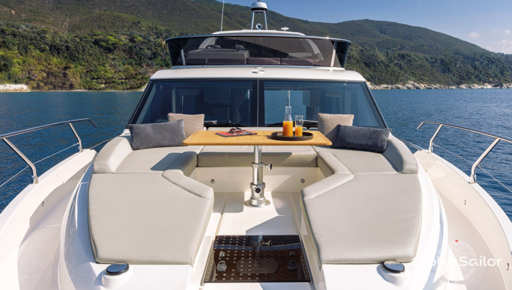 Luxusyacht Absolute 47 Fly