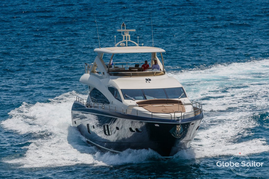 Luxury Yacht Sunseeker 86