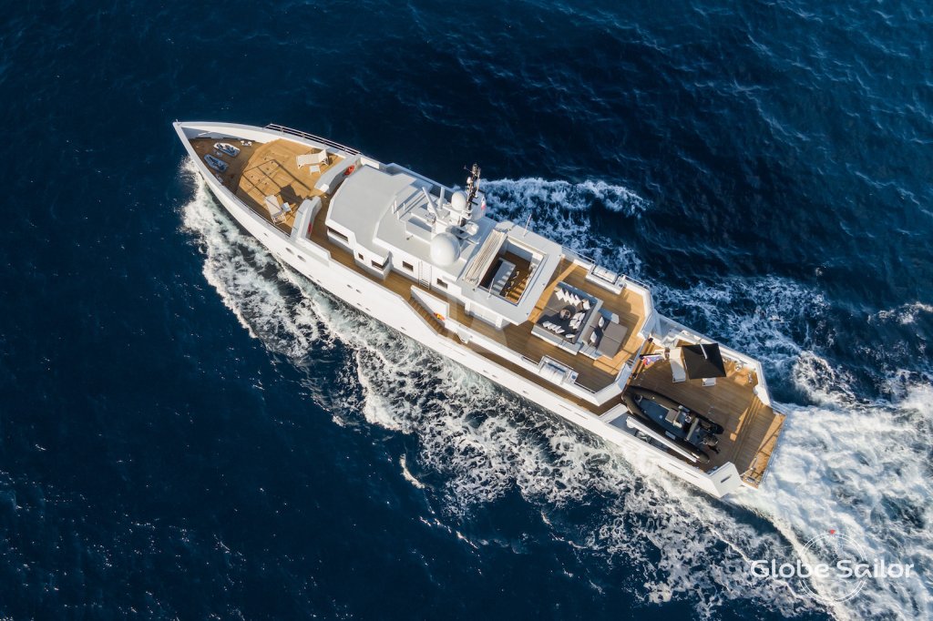 Luxury Yacht S7