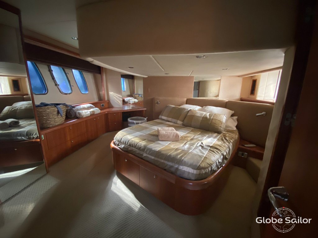Luxury Yacht Manhattan 50