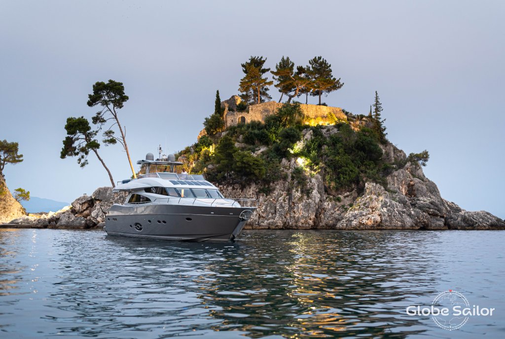 Luxury Yacht Royal Denship 85