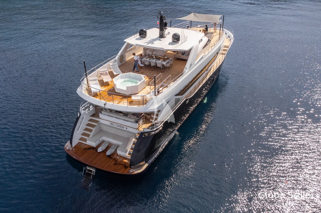 Luxury Yacht Maiora 30 Walkaround