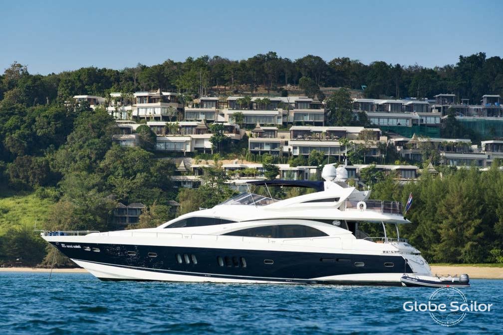 Luxury Yacht Sunseeker 90