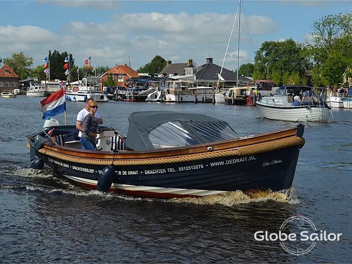 Houseboat Drachtster Kampeer Sloep