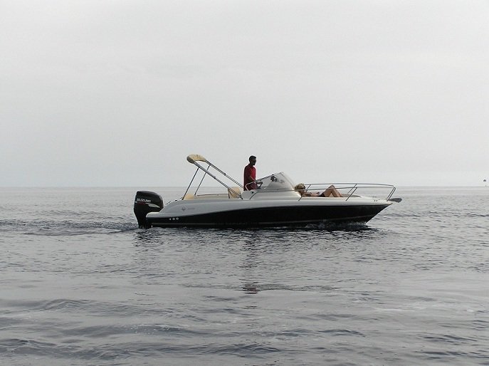 Barco a motor Cap Camarat 715 WA