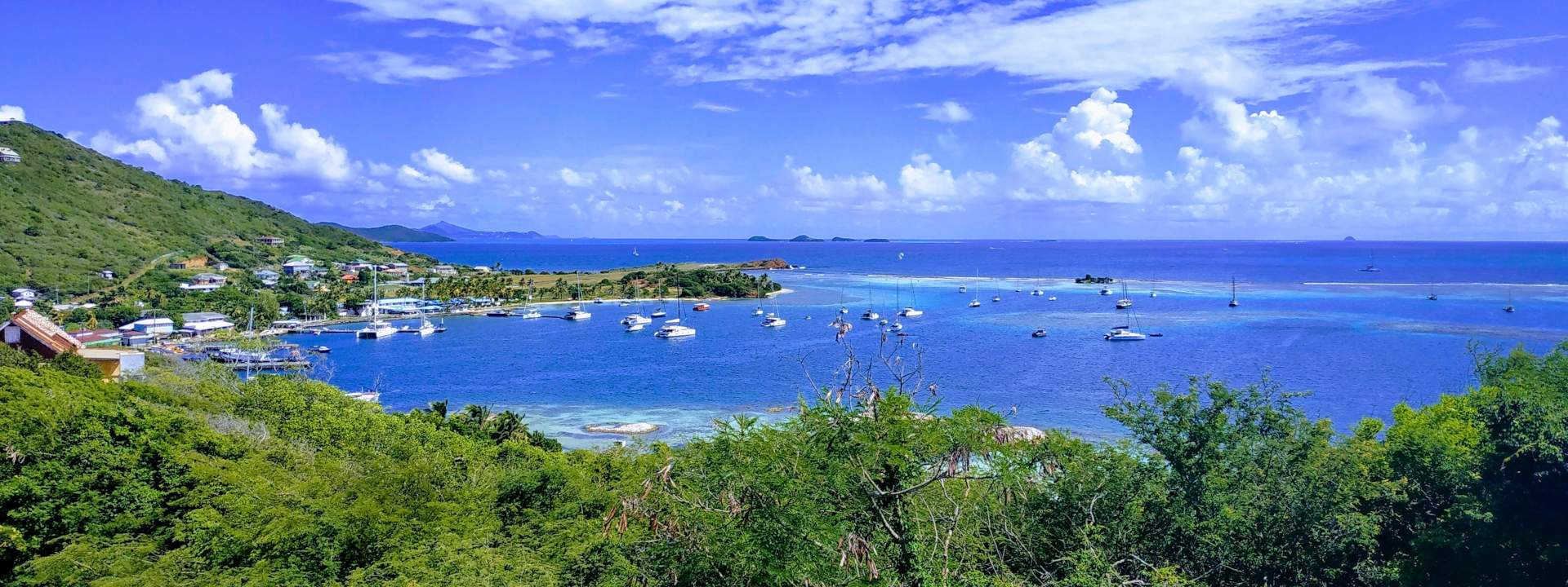 Explorez les Grenadines en catamaran premium avec équipage