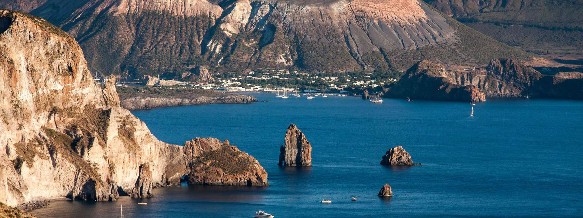 Discover the gems of Sicily, the Aeolian Islands