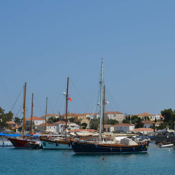 The old port of Spetsés