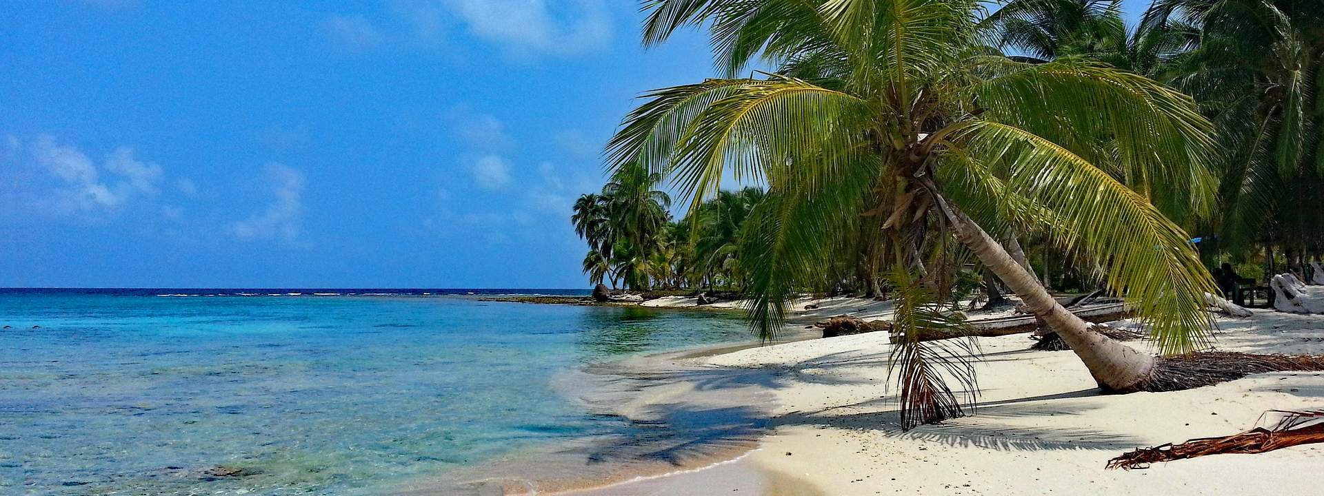 Explore the archipelago of the San Blas Islands by boat