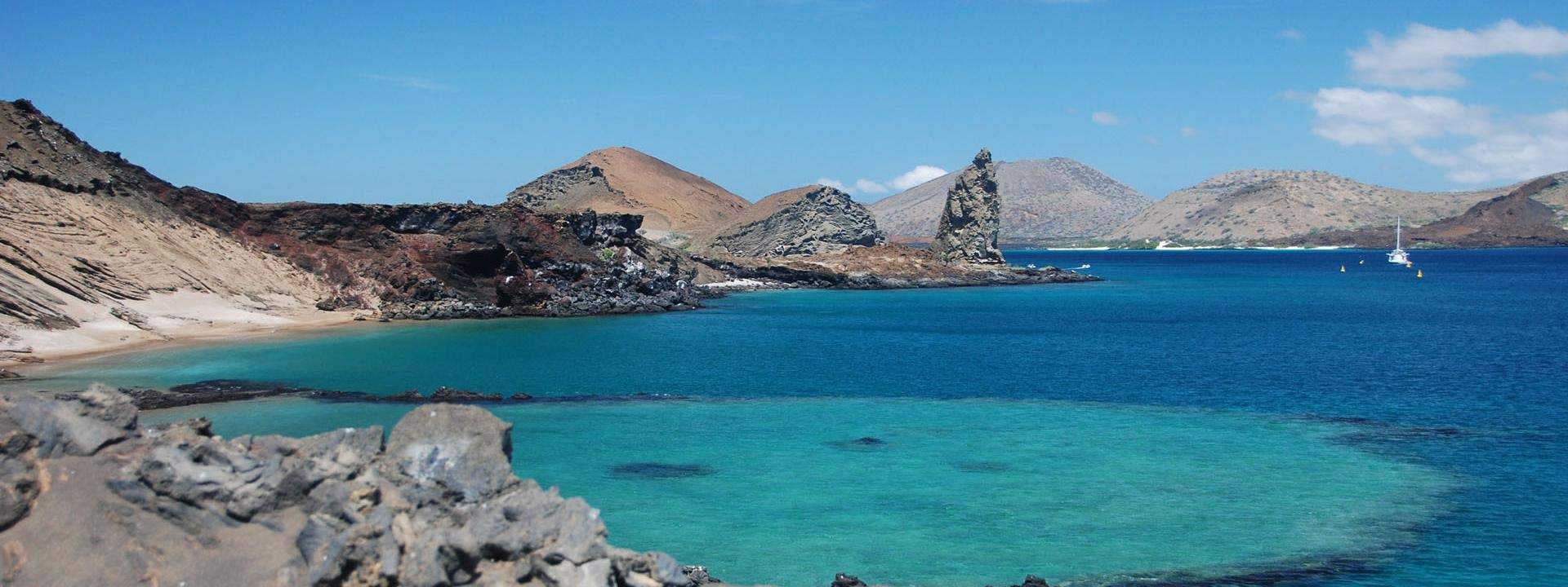 Segeln Sie auf dem Pazifischen Ozean, inmitten der schönsten Inseln des Galapagosarchipels