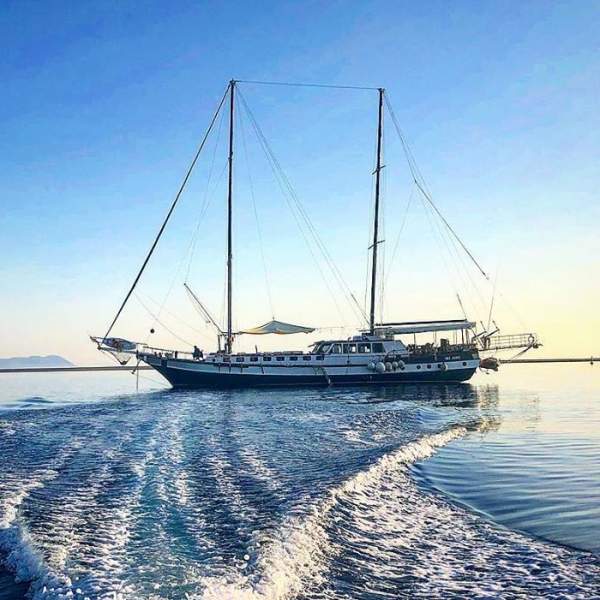 Photo De la Sicile aux îles Éoliennes à bord de Kaptan Yilmaz
