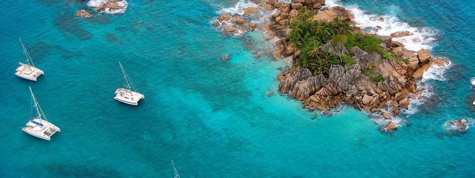 Photo El encanto de las Seychelles visto desde el mar