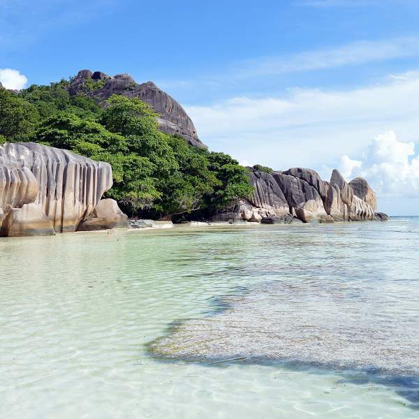 Photo El encanto de las Seychelles visto desde el mar