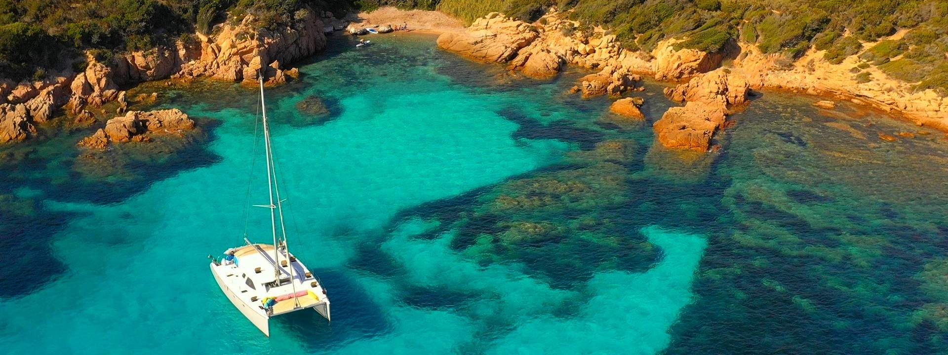 Ihr Kabinencharter in Korsika an Bord eines Katamarans mit Skipper
