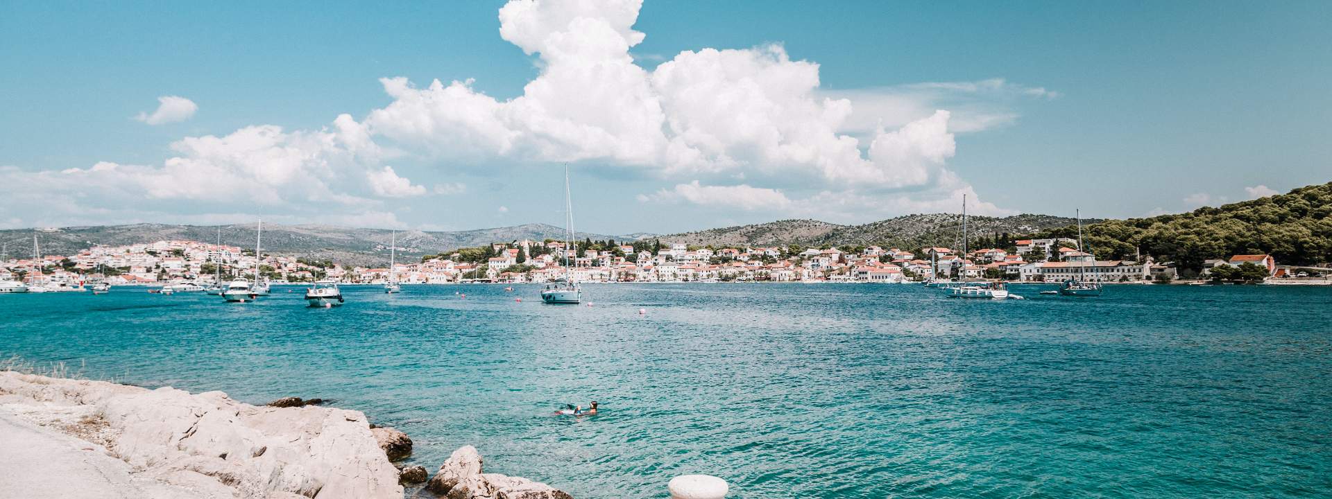 Segeln Sie mit mehreren Booten auf den dalmatinischen Inseln