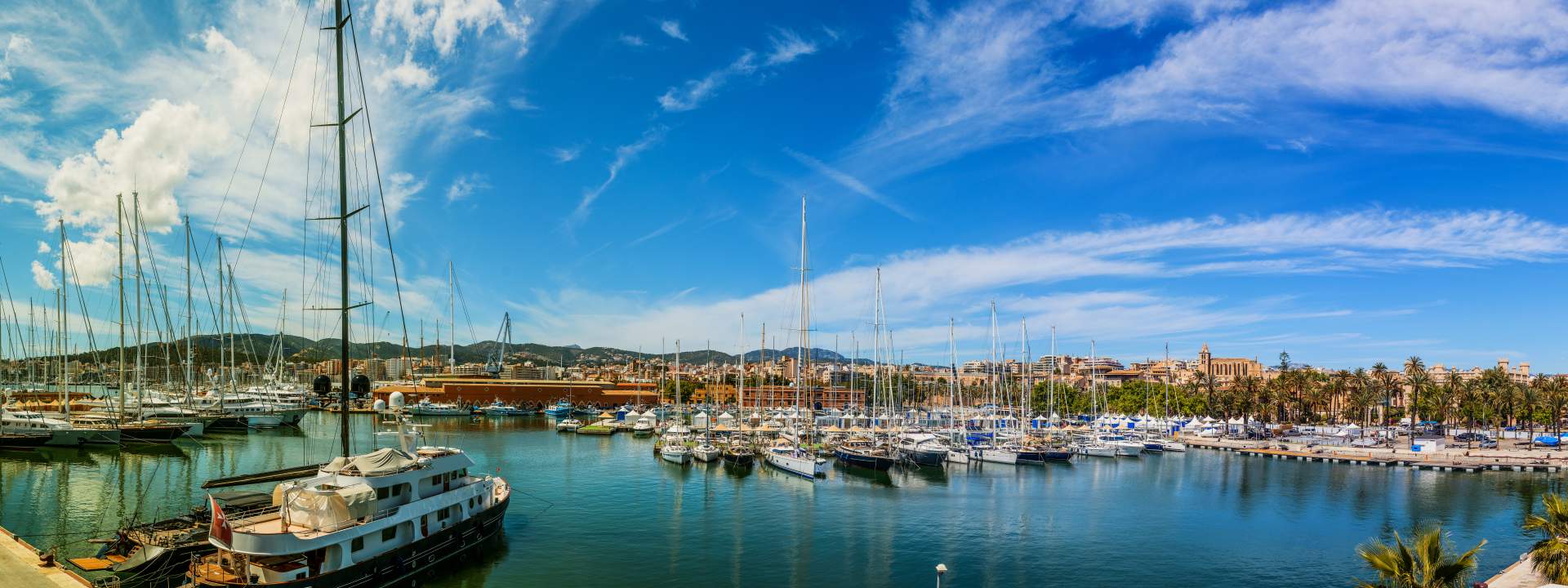 Inicia o perfecciona tu navegación a vela en las Islas Baleares