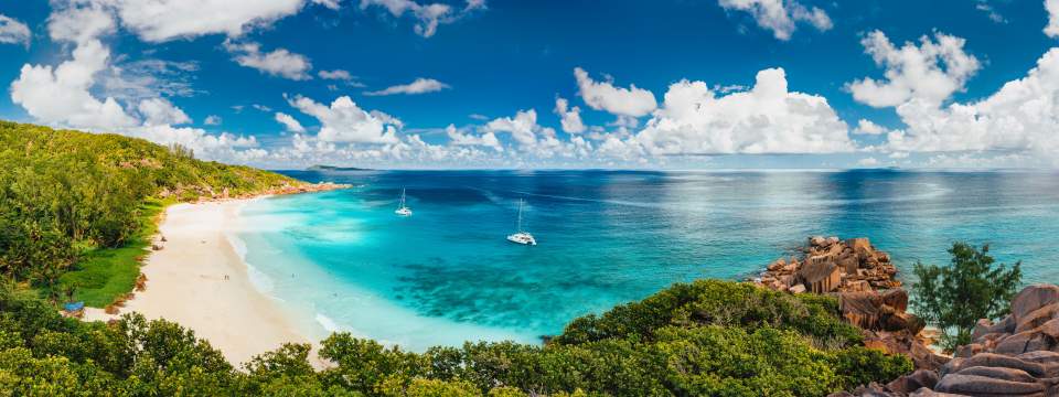 Photo Segeln Sie mit einem Katamaran auf den Seychellen