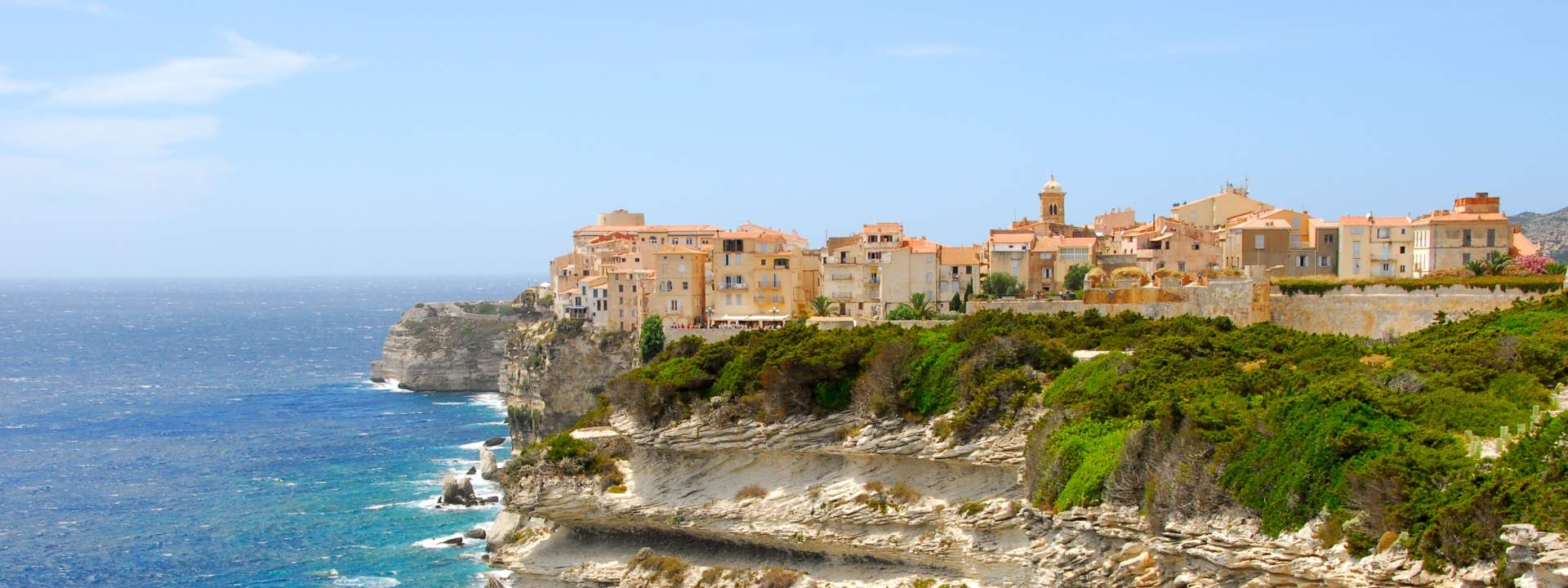 A dreamlike week between Corsica and Sardinia