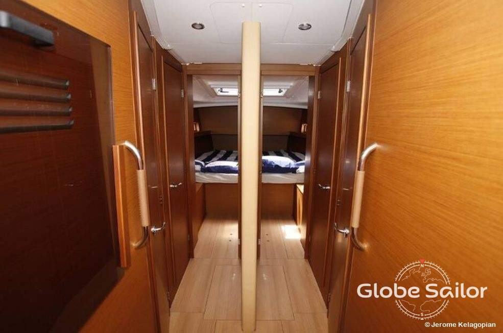 A spacious sailboat for your comfort