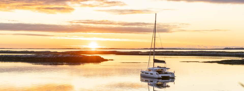Photo Explore Norway on a catamaran