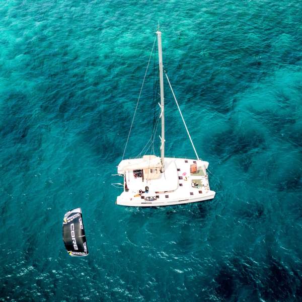 Photo Crucero de kitesurf en catamarán