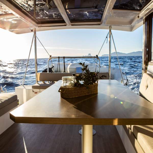 Photo Scopri Ibiza in crociera a bordo di un catamarano