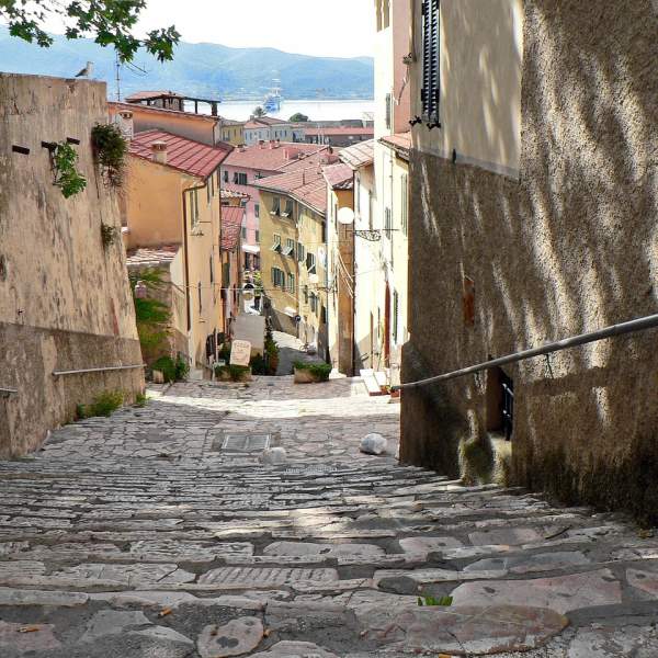 The narrow streets of Elba