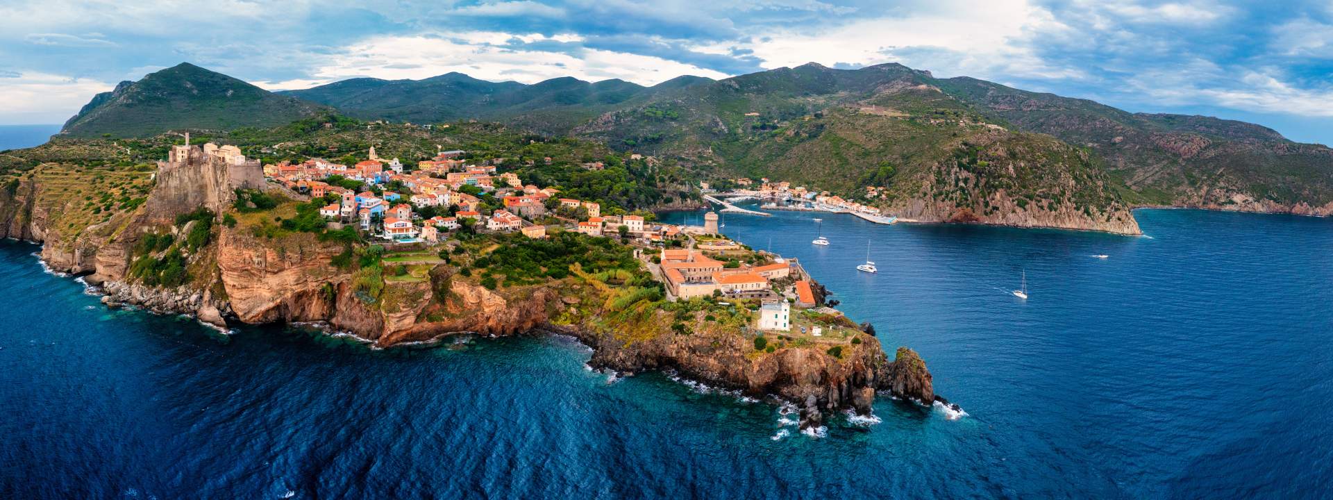 Segeln Sie mit dem Katamaran um die Inseln Elba & Capraia