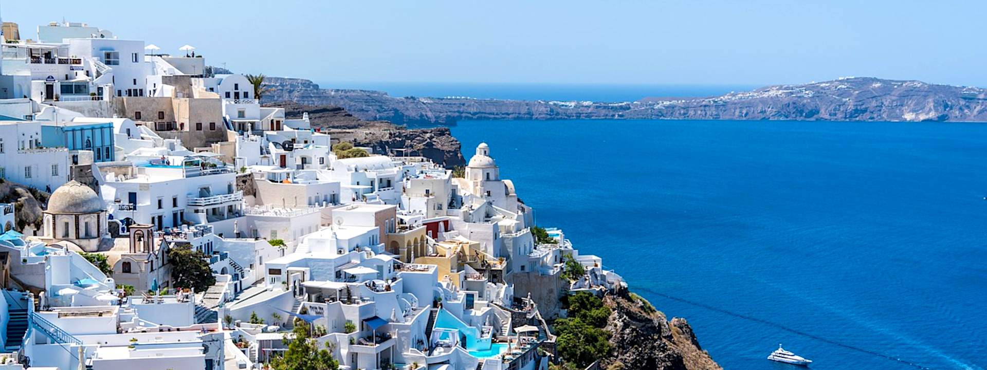 Discover the most beautiful Greek islands aboard a luxury yacht