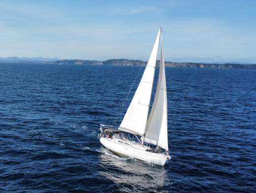 Learn to sail and improve your skills on the French Riviera