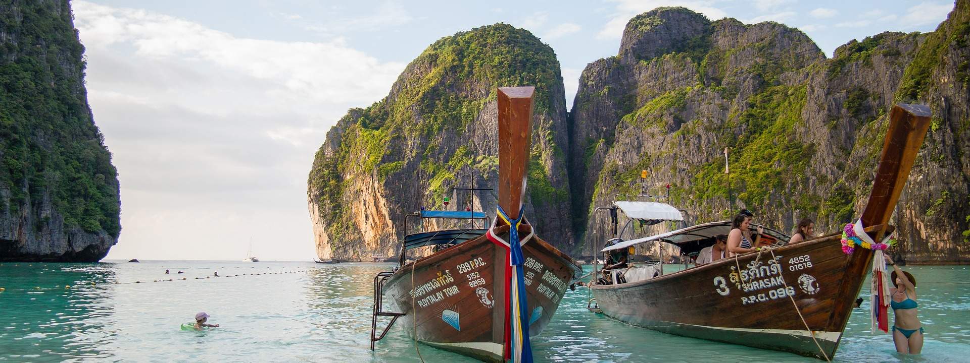 Naviguez en Thaïlande sur la mer d'Andaman