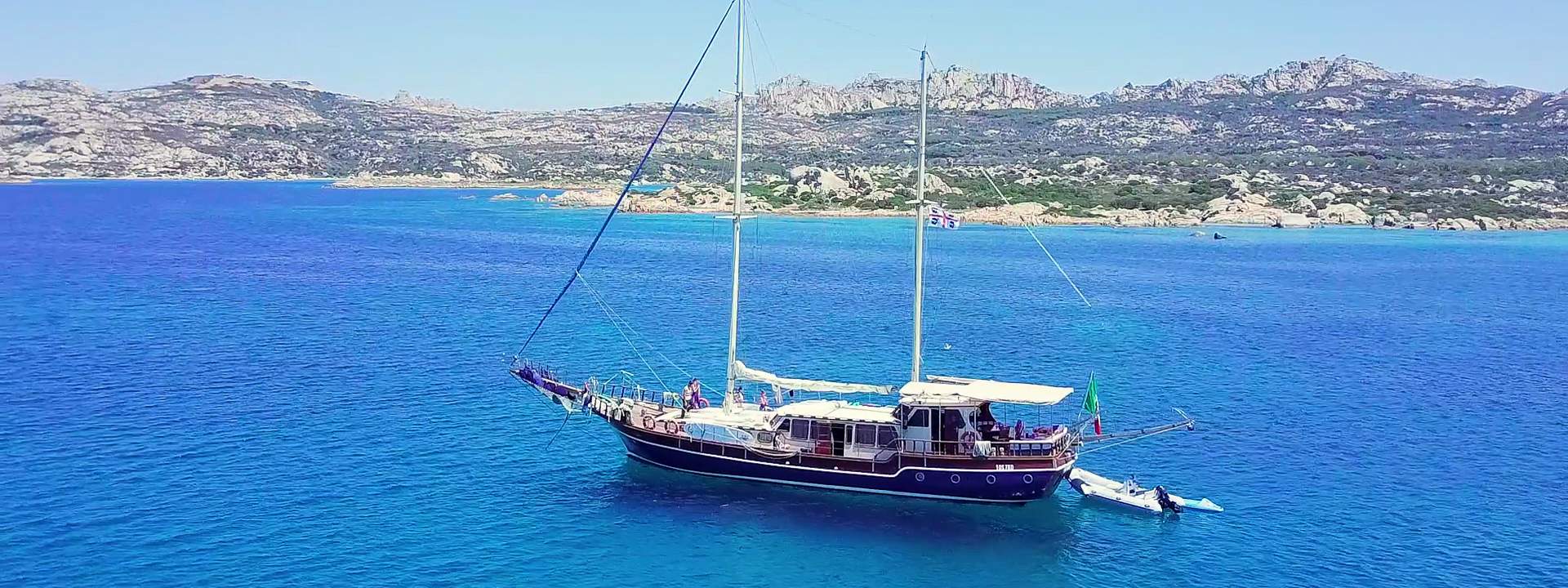 Le isole della Maddalena, crociera alla cabina a bordo di una goletta