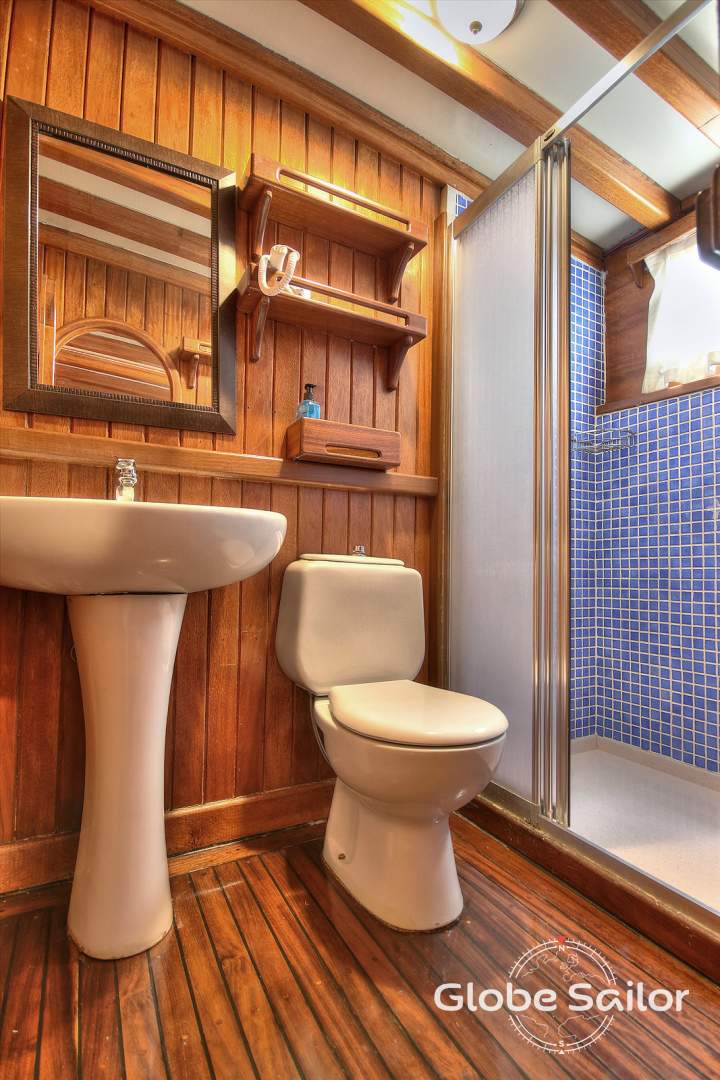 Prywatna łazienka z prysznicem we wszystkich kabinach