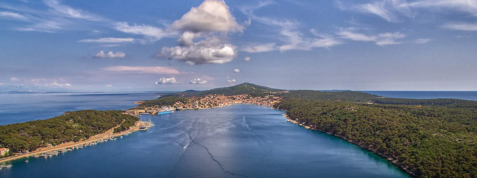 Navigate a bordo di un catamarano verso le più belle isole croate