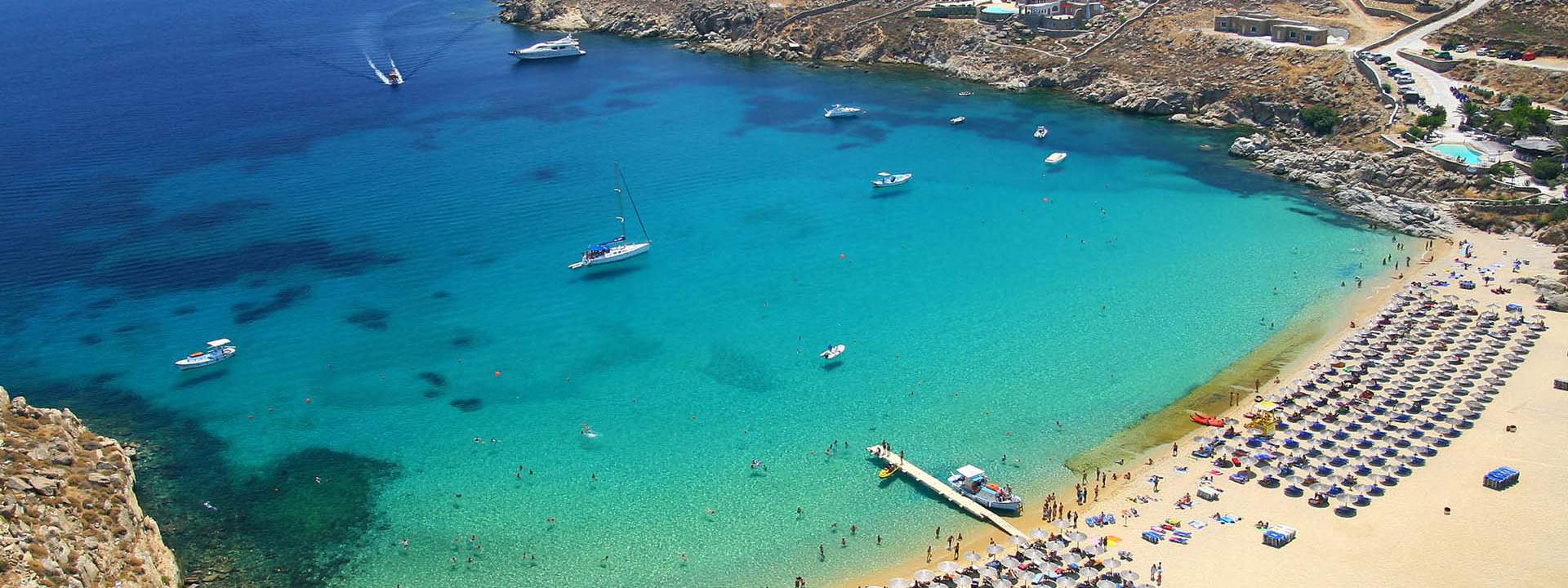 De Santorin à Mykonos, découvrez les plages les plus festives de Grèce