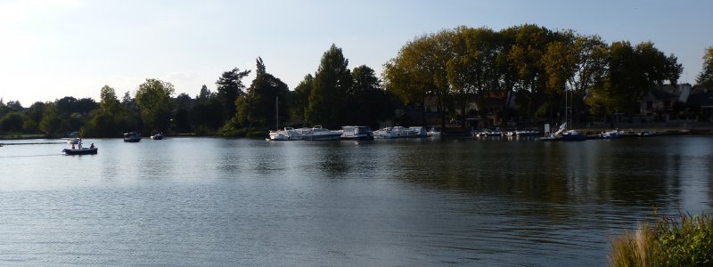 Houseboat charter Sucé-sur-Erdre