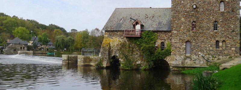 Yacht charter Chenillé-Changé