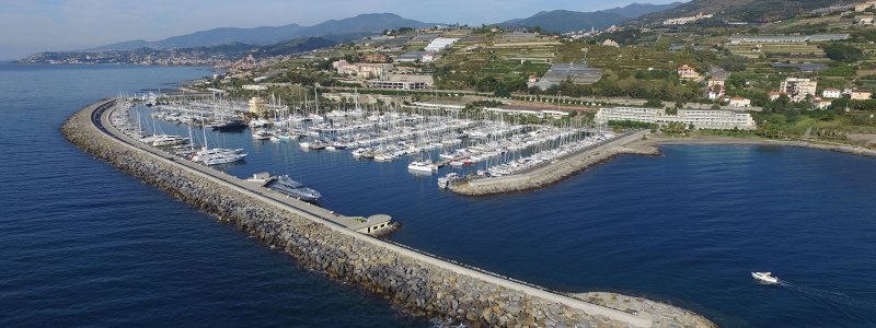 Sailboat charter Marina degli Aregai