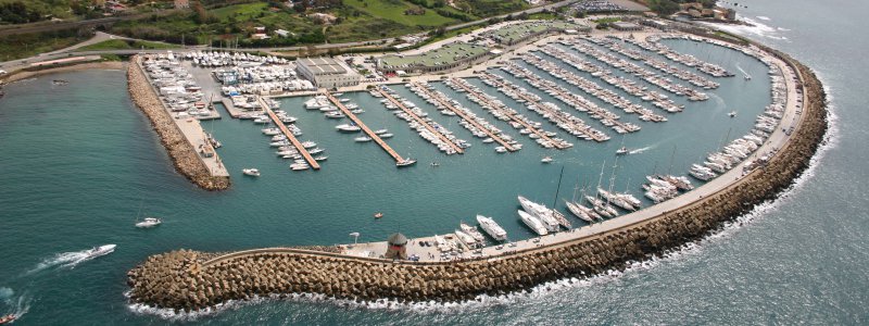 Yacht charter Riva di Traiano